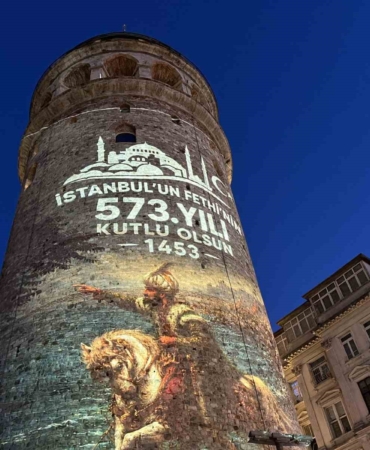 Galata Kulesi’nde İstanbul’un fethinin 573. yıl dönümün özel ışık gösterisi