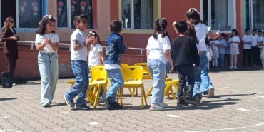 Minik yüreklerden ertelenen 23 Nisan coşkusu