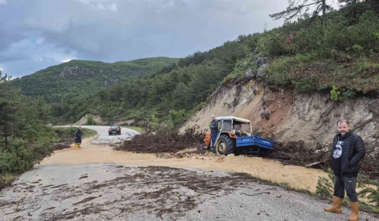 Bilecik’te bir köy adeta sular artında kaldı