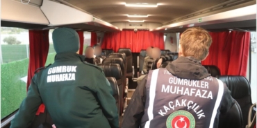 Yunanistan’dan yurda giriş yapan yolcu otobüsünden 4 kaçak göçmen çıktı