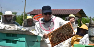 Ev hanımından öğretmenine herkes kovan başında