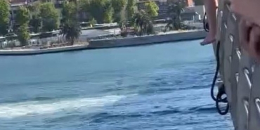 Haliç Köprüsü’nde gençlerin tehlikeli atlayışı kamerada