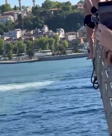 Haliç Köprüsü’nde gençlerin tehlikeli atlayışı kamerada
