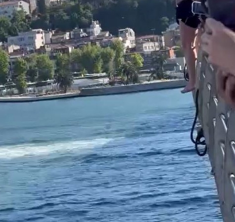 Haliç Köprüsü’nde gençlerin tehlikeli atlayışı kamerada