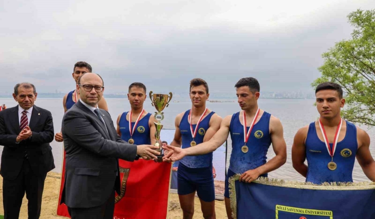 Cerrahpaşa CUP Kürek Yarışları’nda üniversiteler Küçükçekmece Gölü’nde yarıştı