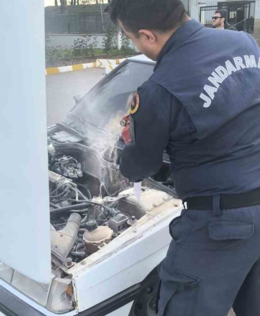 Bilecik’te park halindeki araç bir anda alev aldı