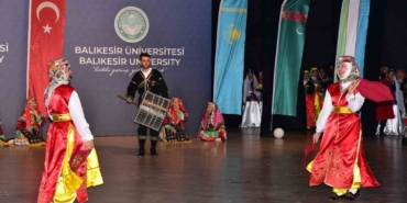 Türk Dünyasının renkleri Balıkesir’de sahneye taşındı