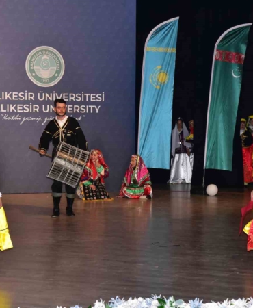 Türk Dünyasının renkleri Balıkesir’de sahneye taşındı