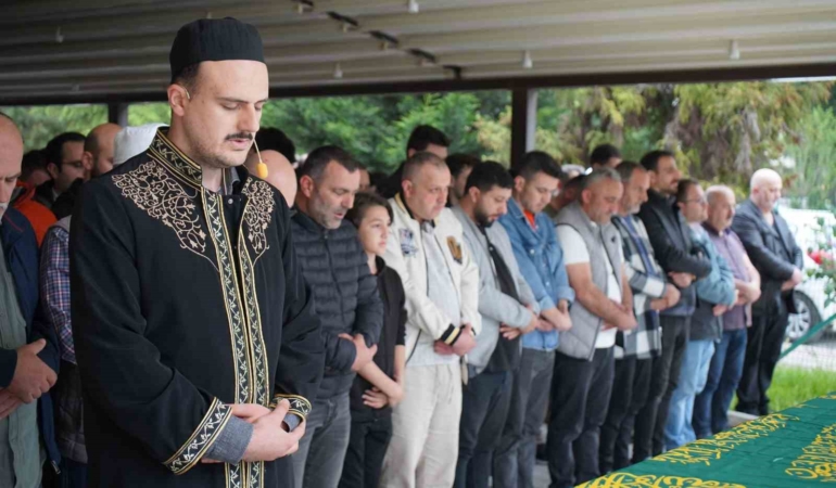 Kayseri’deki feci kazada hayatını kaybeden intern doktor Sakarya’da defnedildi