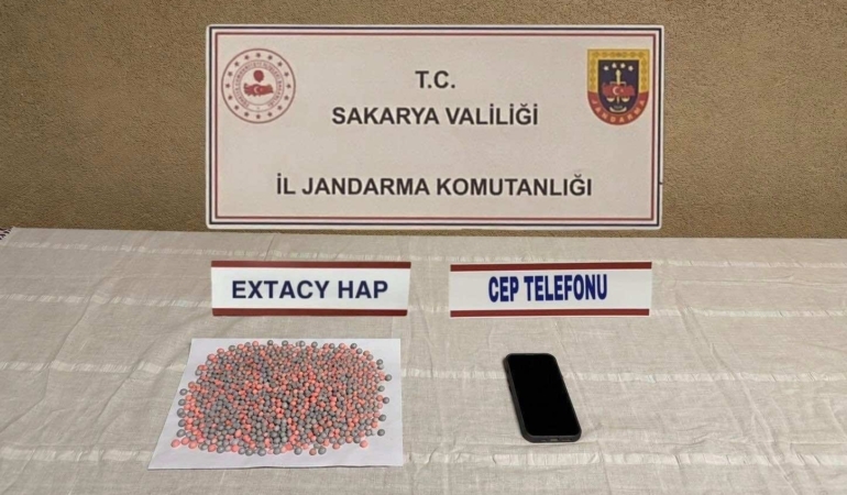 Sakarya’da 3 ilçede uyuşturucu operasyonu: Evlerini uyuşturucu imalathanesine çevirmişler