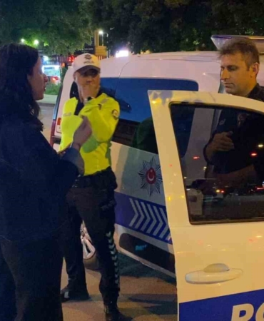 ATM’de unutulan parayı görüp polise teslim etti