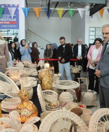 Çayırova’da el emeği göz nuru eserler görücüye çıktı