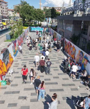 Gaziosmanpaşa’da "Sokak Stili Graffiti Festivali" renkli görüntülere sahne oldu