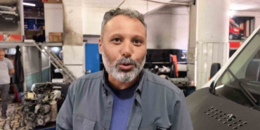 Kamyonetin motorunda giden tamirci konuştu: "Müşteriyi 40 bin liradan kurtardık"