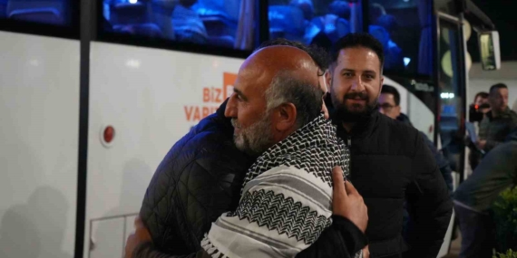 İsrail’in alıkoyduğu Sumud Filosu aktivistleri İstanbul’a getirildi