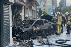 Şişli’de lüks araç dükkana girdi:2 yaralı