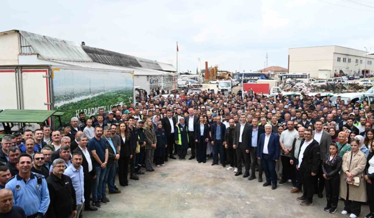 Karacabey Belediyesi personeli bayramlaştı