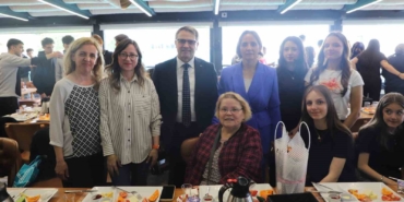 Yıldırım’da ‘Nesiller Buluşuyor’ projesi Anneler Günü programıyla taçlandı
