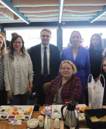 Yıldırım’da ‘Nesiller Buluşuyor’ projesi Anneler Günü programıyla taçlandı