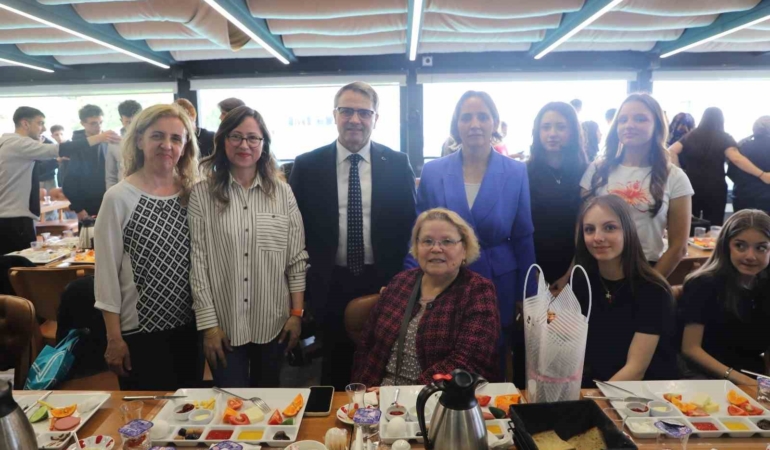 Yıldırım’da ‘Nesiller Buluşuyor’ projesi Anneler Günü programıyla taçlandı