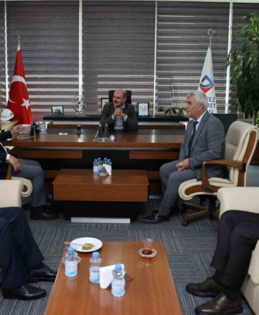 Hem bayramlaştılar hem de ilçe gündemini değerlendirdiler