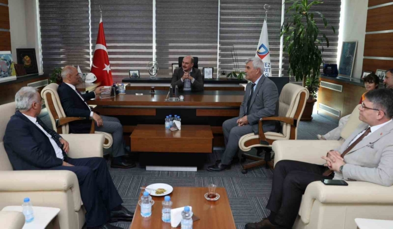 Hem bayramlaştılar hem de ilçe gündemini değerlendirdiler