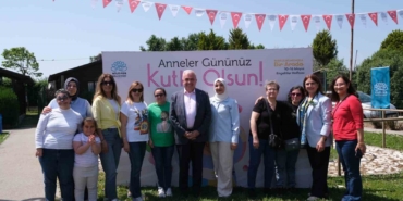 Başkan Şadi Özdemir Anneler Günü’nü Bizim Ev katılımcılarıyla kutladı