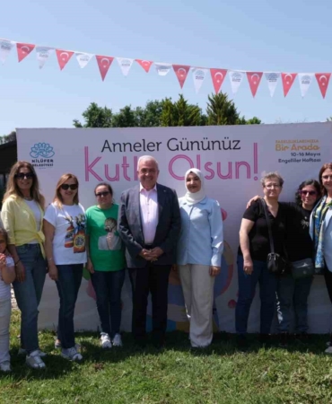 Başkan Şadi Özdemir Anneler Günü’nü Bizim Ev katılımcılarıyla kutladı