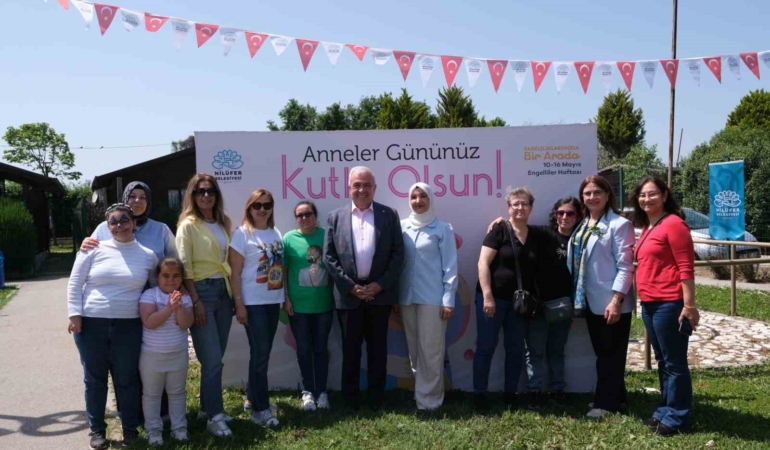 Başkan Şadi Özdemir Anneler Günü’nü Bizim Ev katılımcılarıyla kutladı