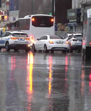 İstanbul’da 1 Mayıs önlemleri: Kadıköy Meydanı araç trafiğine kapatıldı