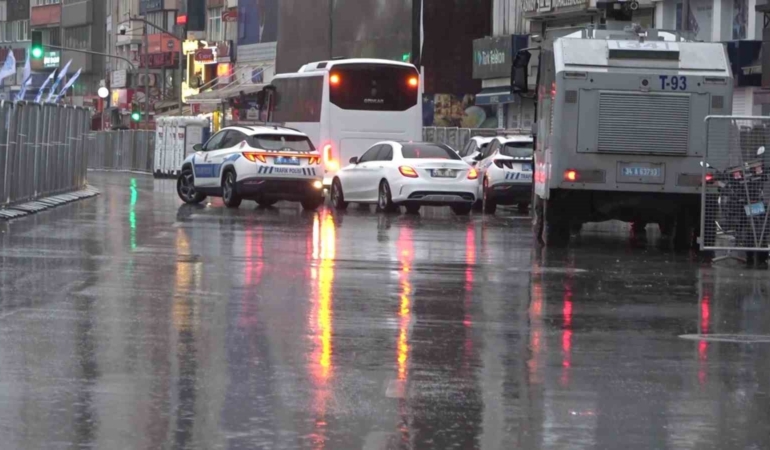 İstanbul’da 1 Mayıs önlemleri: Kadıköy Meydanı araç trafiğine kapatıldı