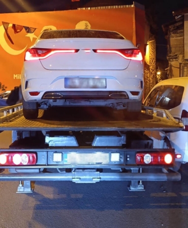 Beyoğlu’nda üzerinden hap çıkan şüpheli, uyuşturucu tacirlerini ele verdi