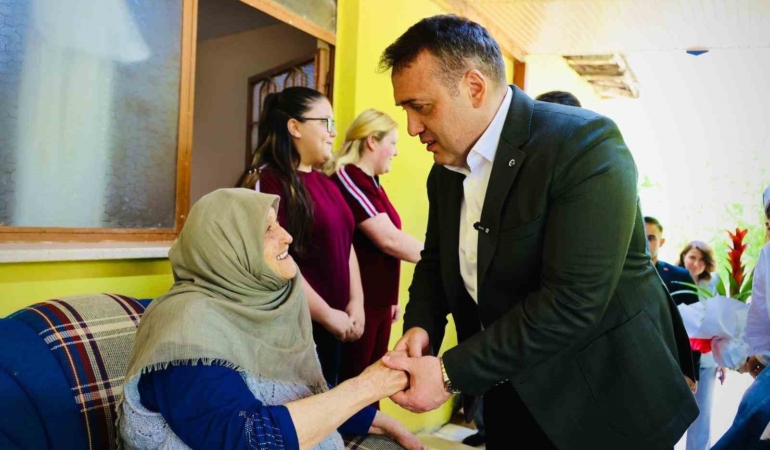 Şehit ailesine bayramda anlamlı buluşma