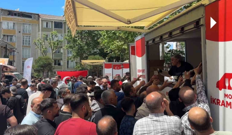 Esenyurt’ta Fetih yıl dönümünde camilerde aşure ikramı