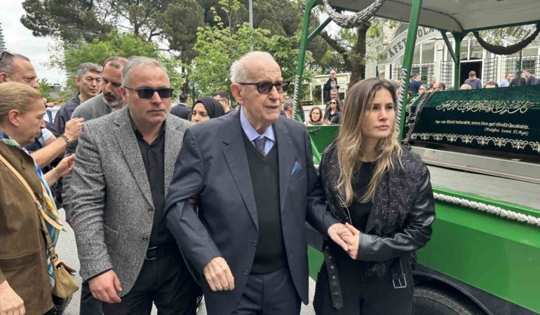 TFF Onursal Başkanı Şenes Erzik’in acı günü: Eşi Dilek Erzik son yolculuğuna uğurlandı