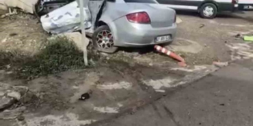 İzmit’te otomobil ile belediye otobüsü çarpıştı: 3 yaralı