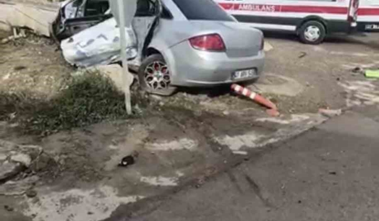 İzmit’te otomobil ile belediye otobüsü çarpıştı: 3 yaralı