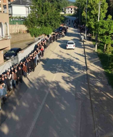60 yıldır süren gelenek: Bayramlaşmada 1 kilometrelik kuyruk oluştu
