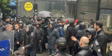 Beşiktaş’tan Taksim’e izinsiz yürümek isteyen grup gözaltına alındı