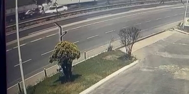 Tekirdağ’da feci kaza kamerada: İki tırın arasında kalan araçtan sağ çıktı
