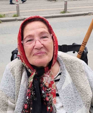 Markete giremeyen yaşlı kadın engelli rampası yapılmasını istedi