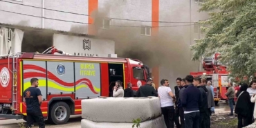 Koltuk fabrikasında korkutan yangın: 2 kişi dumandan etkilendi