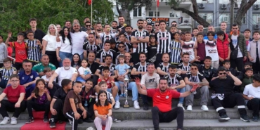 Burhaniye Belediyespor, 25 maçın tamamını kazanarak şampiyon oldu