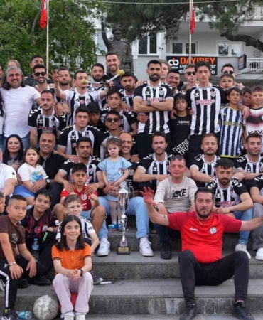 Burhaniye Belediyespor, 25 maçın tamamını kazanarak şampiyon oldu