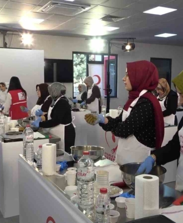 Türk Kızılay’ın "iyilikle pişen hayatlar’ atölyesi Bursa’da kadınlarla buluştu