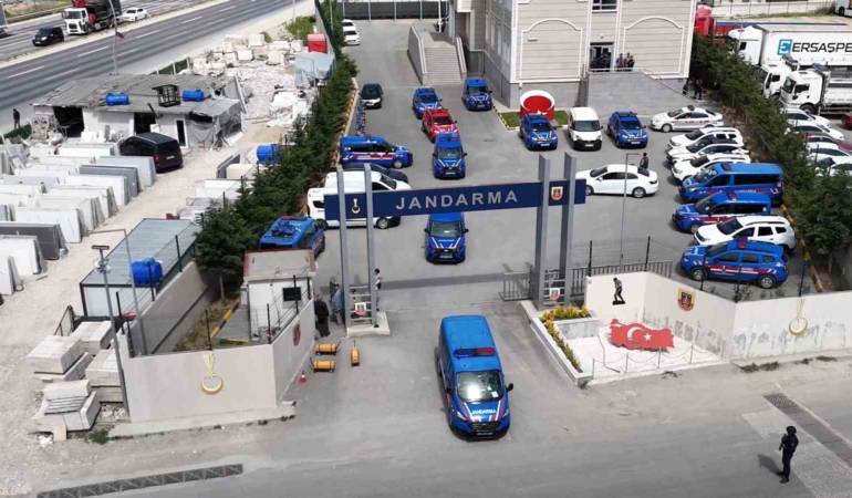 Tekirdağ’da dar sokaklarda huzur uygulaması: 21 aranan şahıs yakalandı