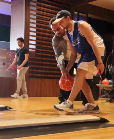Maltepeli gençler bowling turnuvasıyla eğlendi