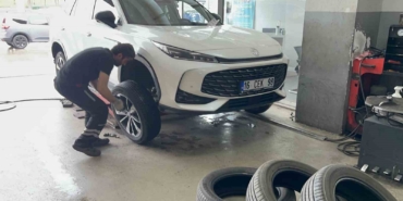 1 Mayıs’ta işçiler meydanda, lastikçiler tezgahta
