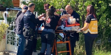 Perde takarken düşen yaşlı kadın hastanelik oldu