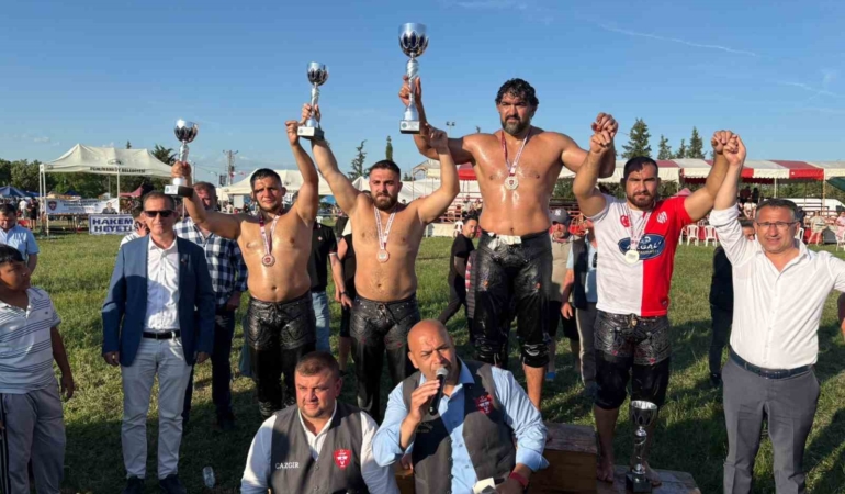 Kavasoğlu ve Şamdancıbaşı İbrahim Yağlı Pehlivan Güreşleri’nde başpehlivan İsmail Koç